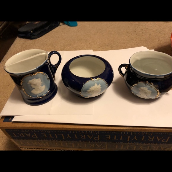 VINTAGE ROYAL BLUE MEDALLION CAMEO PORCELAIN - Picture 2 of 7